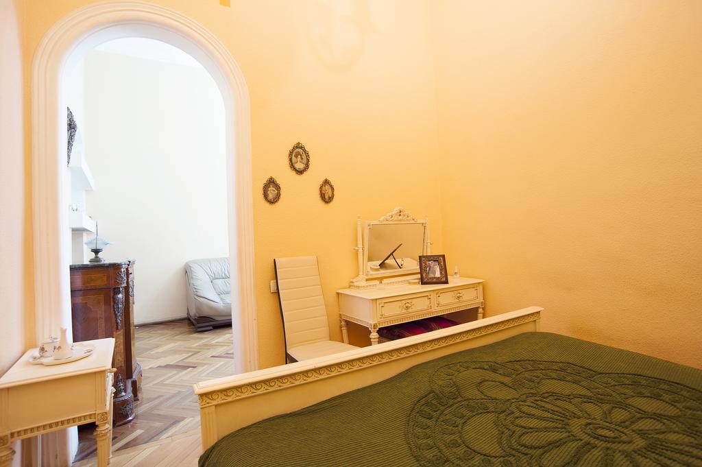 Apartment In Purtseladze Street Tbilisi Ngoại thất bức ảnh